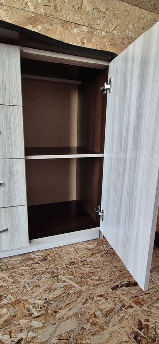 Комод изготовлен из ЛДСП