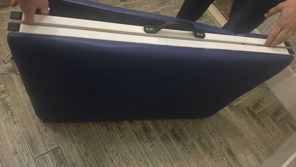 Продам массажную кушетку