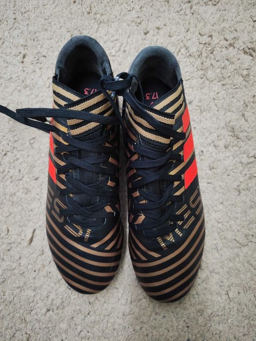 Детски бутонки адидас