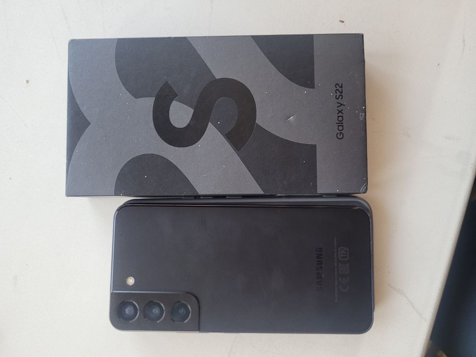 Продам мощный флагман Samsung S22 5G