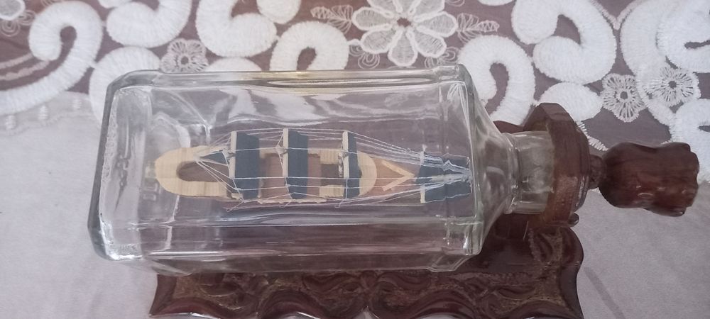 Корабль внутри бутылки