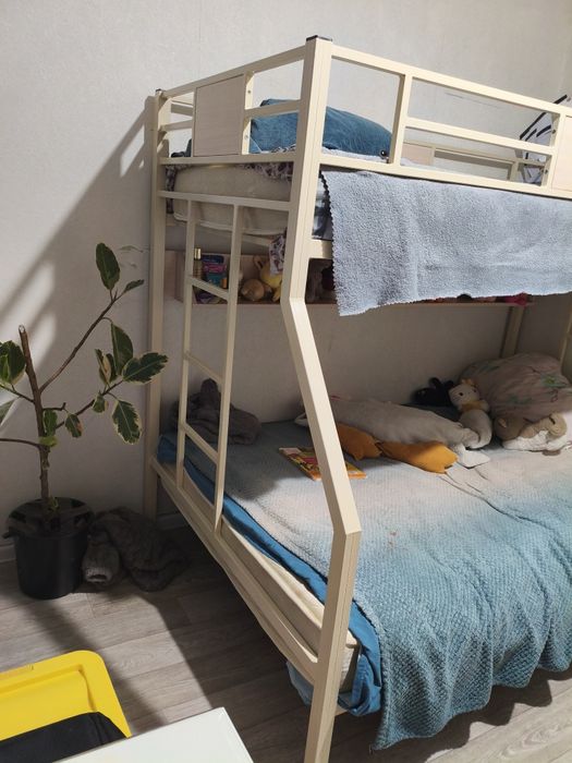 Двухъярусная кровать