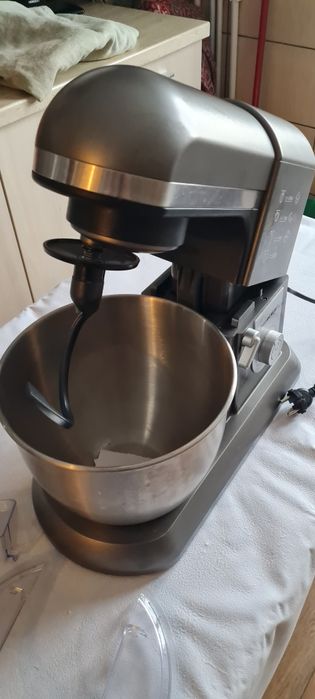 Robot,malaxor nou,nefolosit