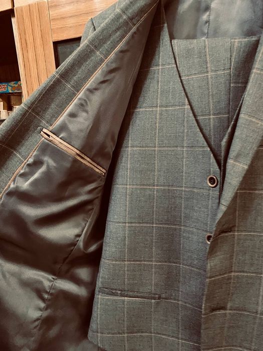 Костюм мужской продам