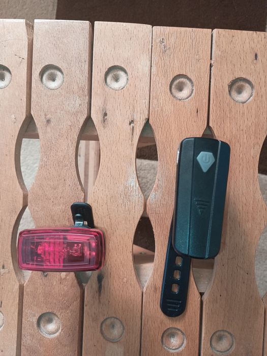 Vând set lumini LED bicicletă