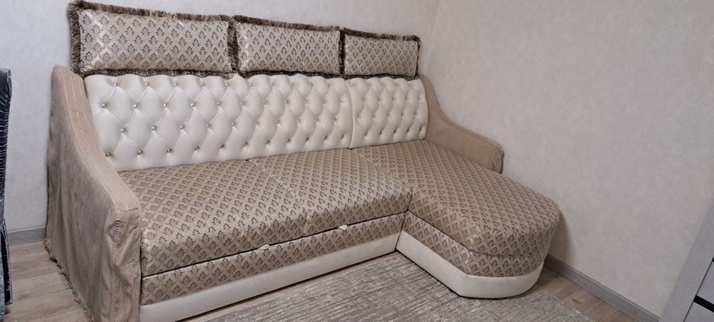 Диван угловой в отличном состоянии