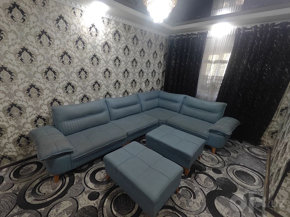Ugolok divan mehmonxona uçun Turkça uslubda çiroyli dizayn