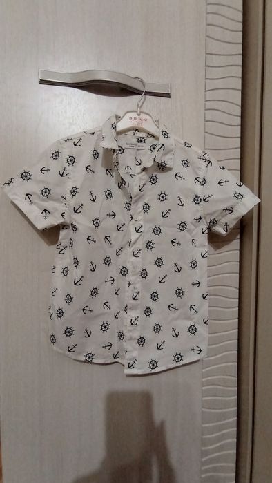 Продам 4 рубашки на неполного мальчика 3-4-5 лет