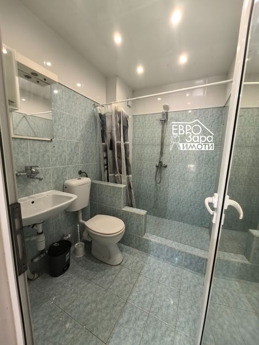 Обзаведен тристаен апартамент за продажба до Енергото