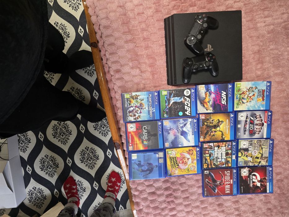 Ps4 pro със 14 игри