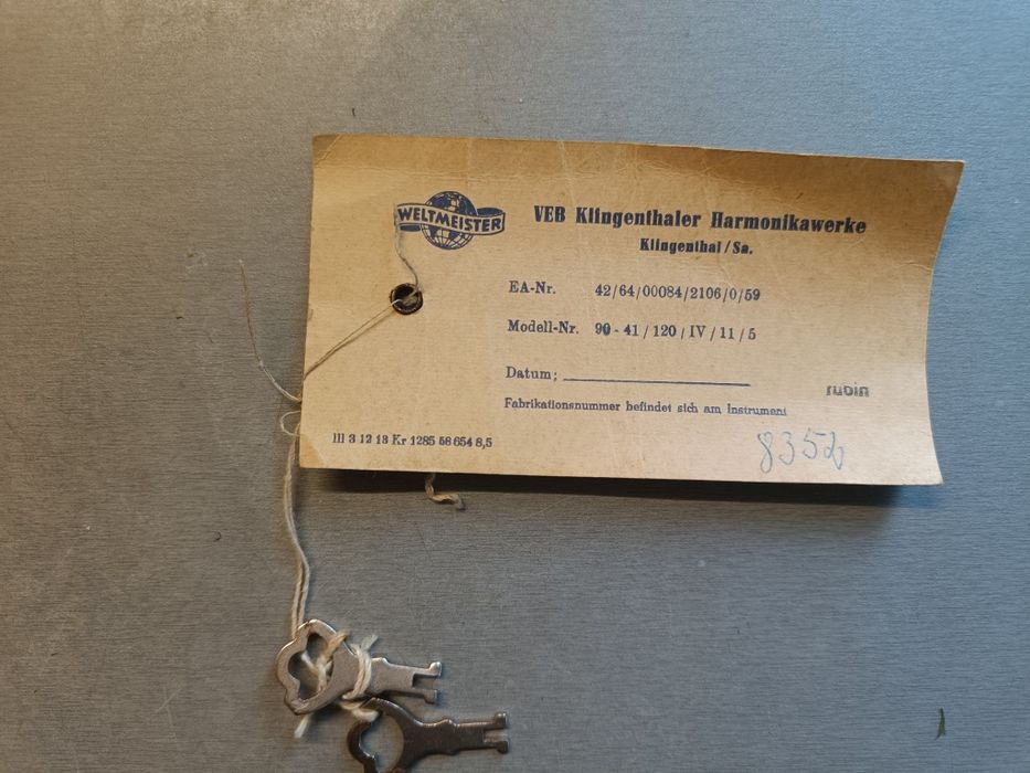 Акордеон Weltmeister, нов, 120 баса