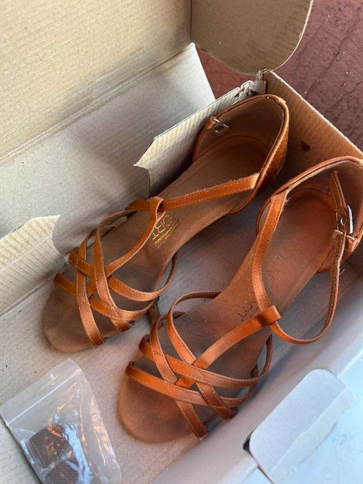 Обувки за латино танци