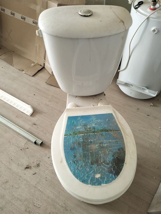 Продам унитаз б,у