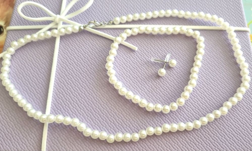 Сватбени аксесоари- перлен комплект, диадема и мъжки комплект