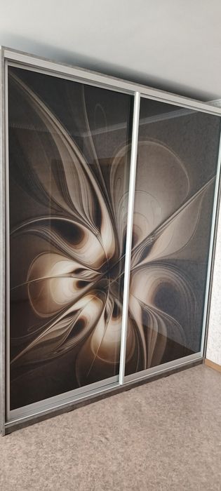 Продам шифонер .