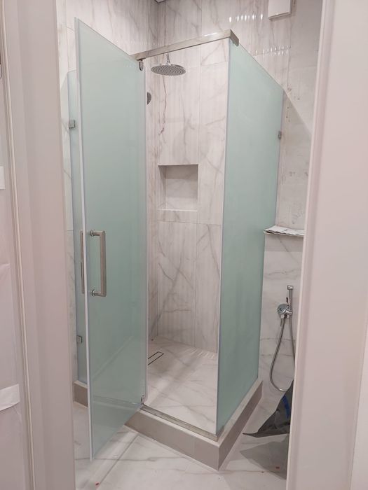 Душевые кабины, перегородки, шторки для ванн