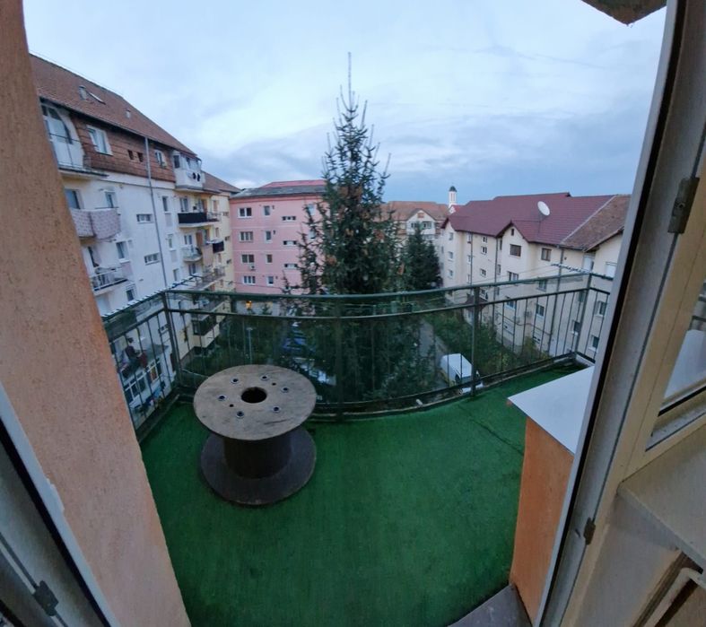 Închiriez apartament 3 camere Valea Aurie