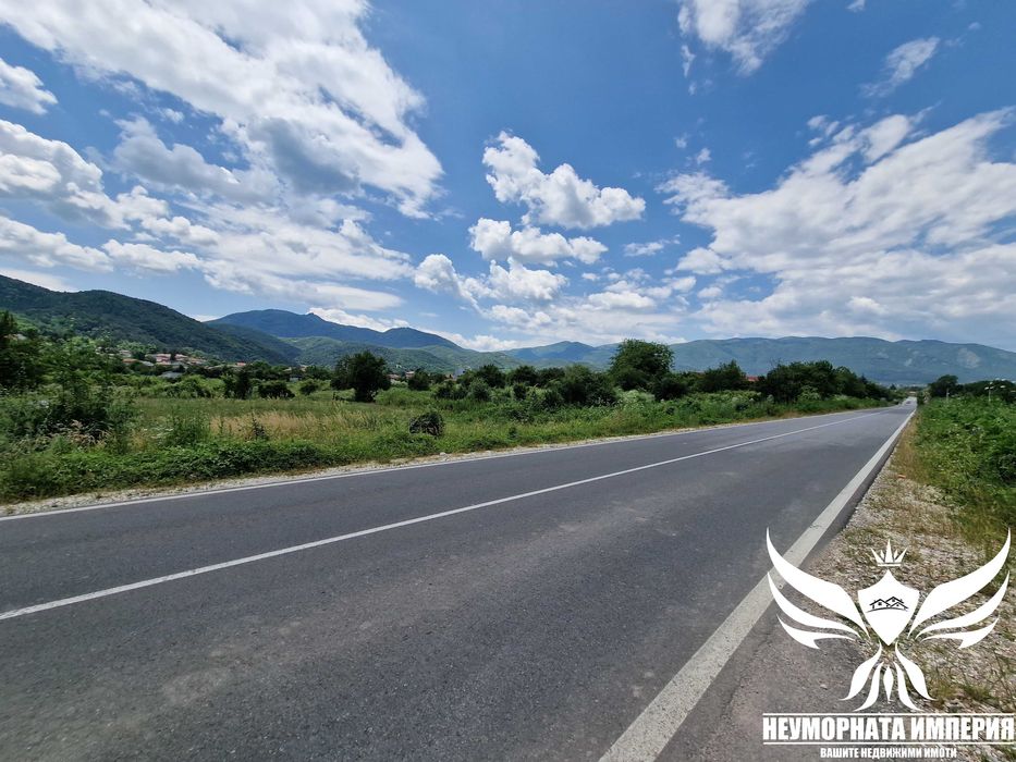 Продавам парцел УПИ 2350кв.м. на първа линия в с.Тополово