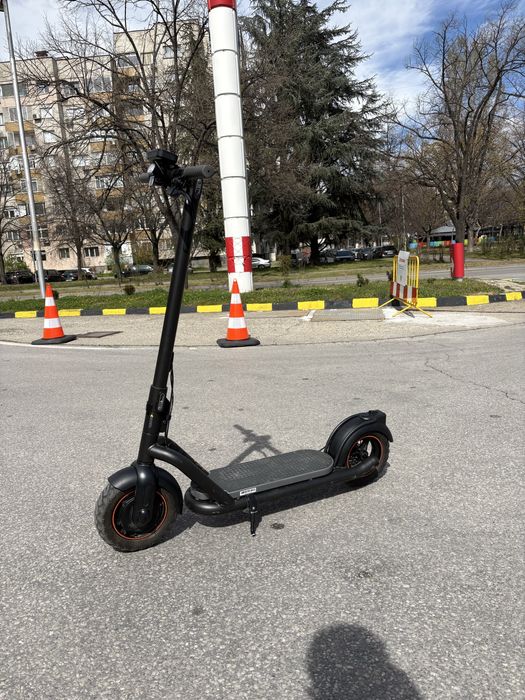 Тротинетка Navee kickscooter N65 като нова