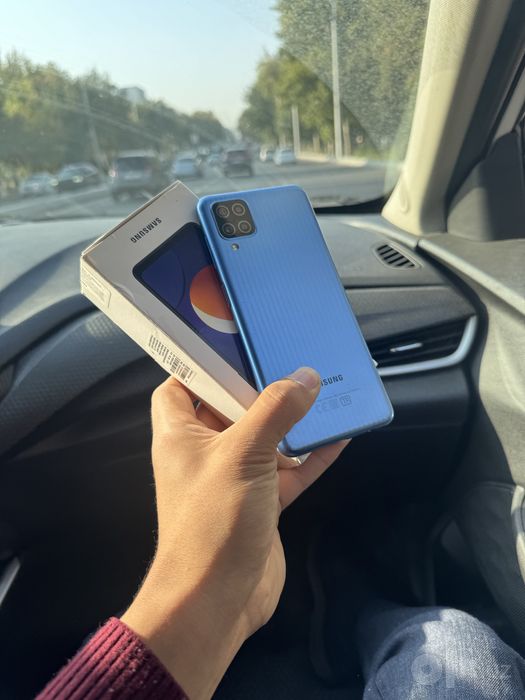 Samsung M12 dastavka bor