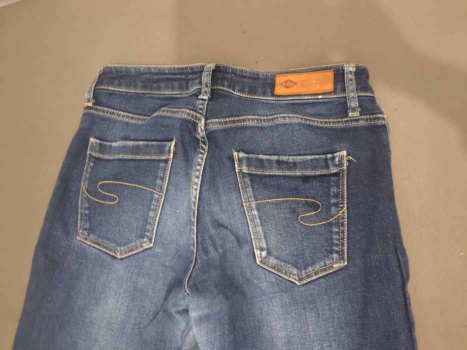 Blugi Lee Cooper, Terry boyfriend, damă