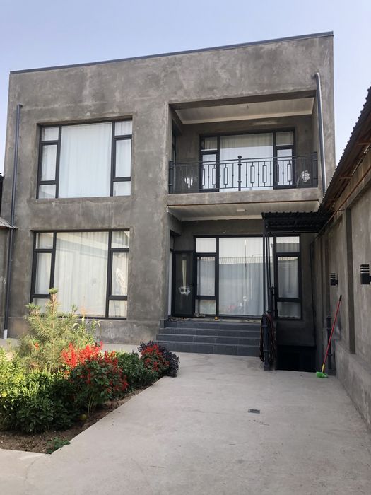 Onqorgon Obod Mahallada 3 sotih 6ta  xona kotta xol va oshxona