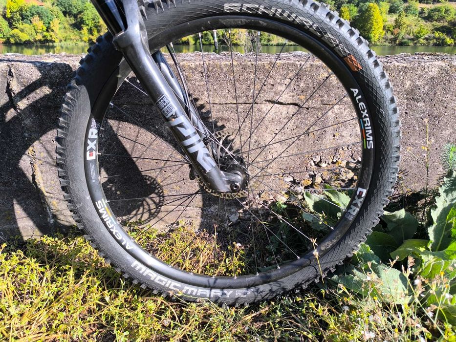 Bicicleta downhill/freeride On One Hello Dave