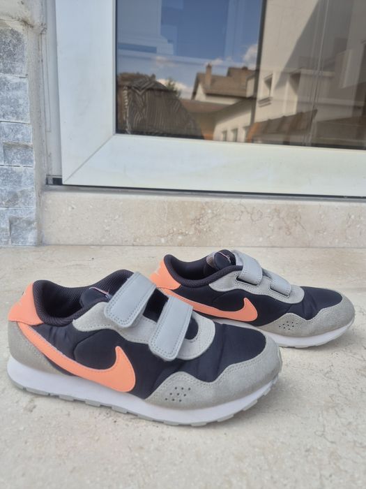 Adidasi Nike marimea 35