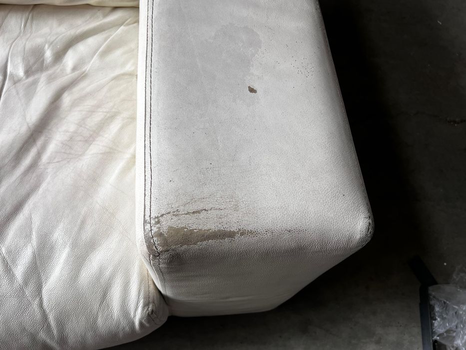 Двуместен кожен диван