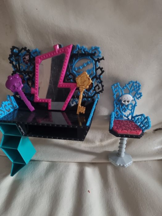 Монстерхай туалетный столик со стулом