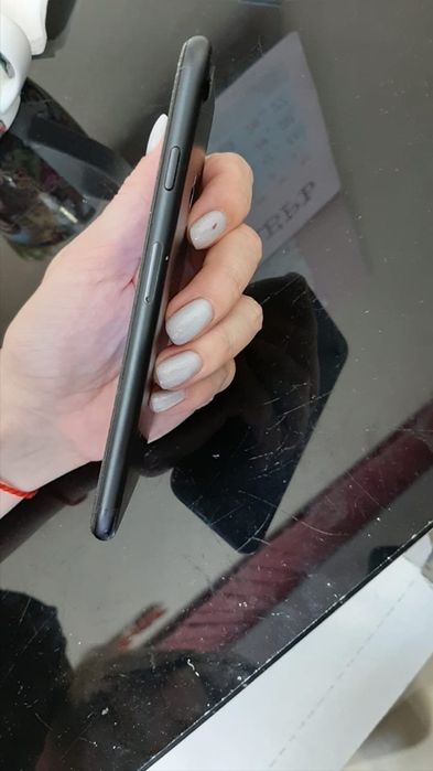 Продам айфон 7