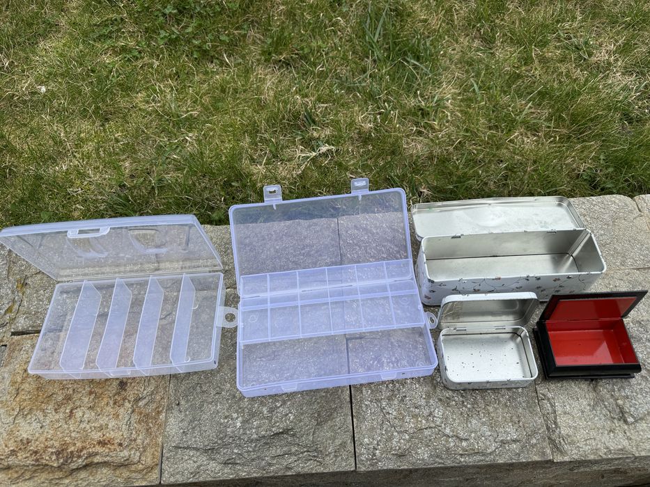 различни кутии и ковчези