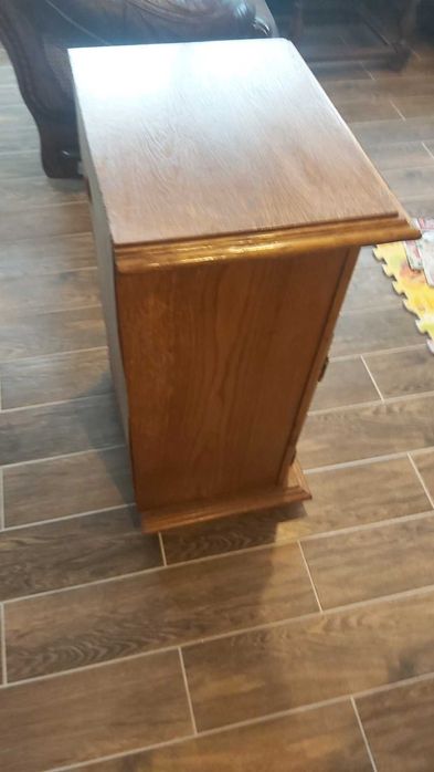 Нощно шкафче  от  масив