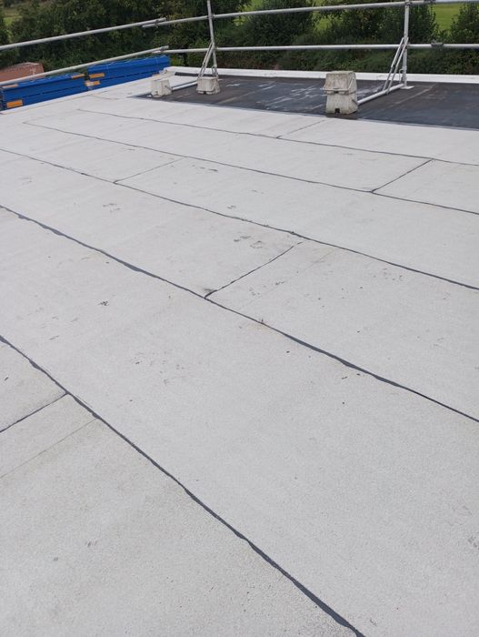 hidroizolații / reparații acoperiș / infiltrații / izolații