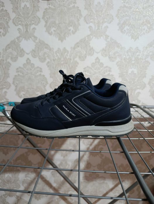 Кроссовки новые ..