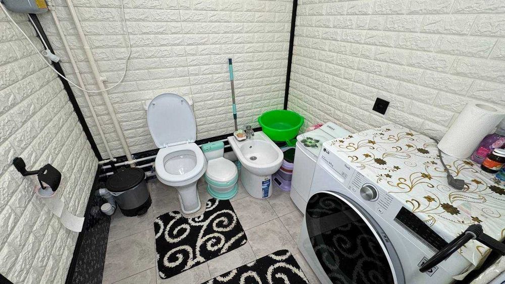 Текстил Бурч аптекаси 3 қаватда 4 хонали квартира сотилади.ID: 1487