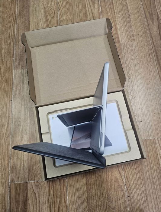 Vând tableta laptop Microsoft Surface ca nou