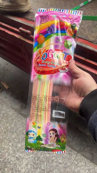 Детский йогурт в трубочках