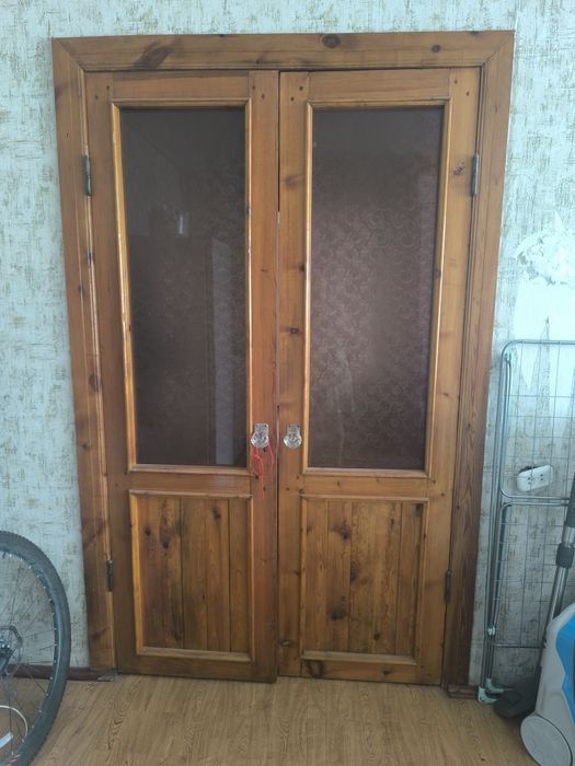 Продам двери распашные.