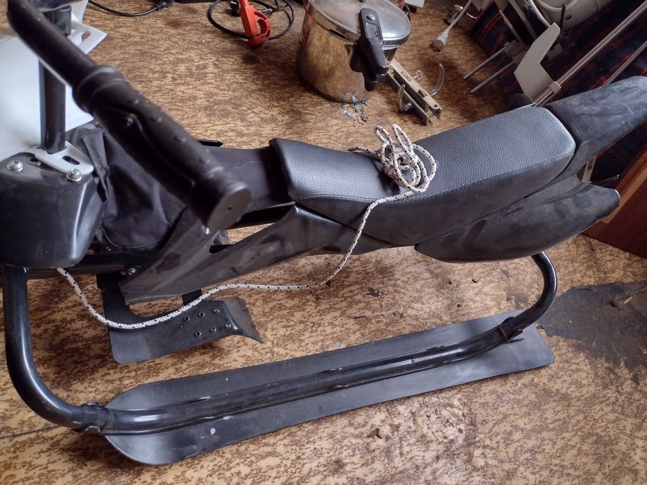 Продавам шейна с волан