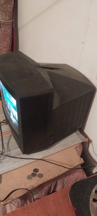 Телевизор маленки  рабочи с пултом