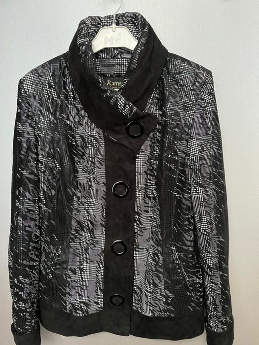 Продам куртку женскую