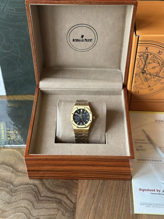 Audemars Piguet Yellow Gold And Black 33 mm Quartz - дамски модел