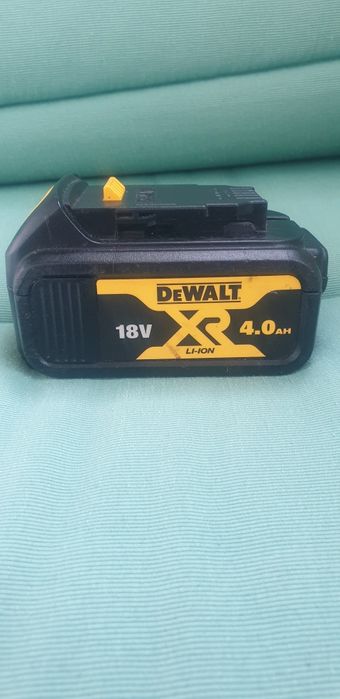 Acumulator DeWALT 18V 4.0Ah Li-Ion XR DCB182 original