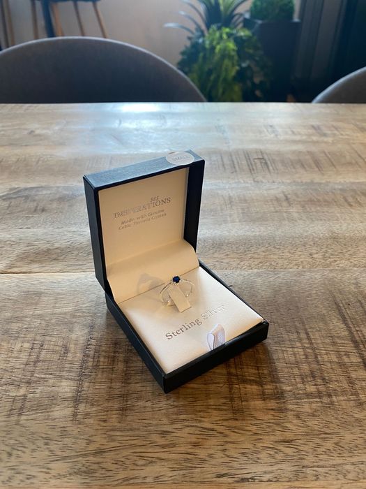 Сребърен пръстен със син камък