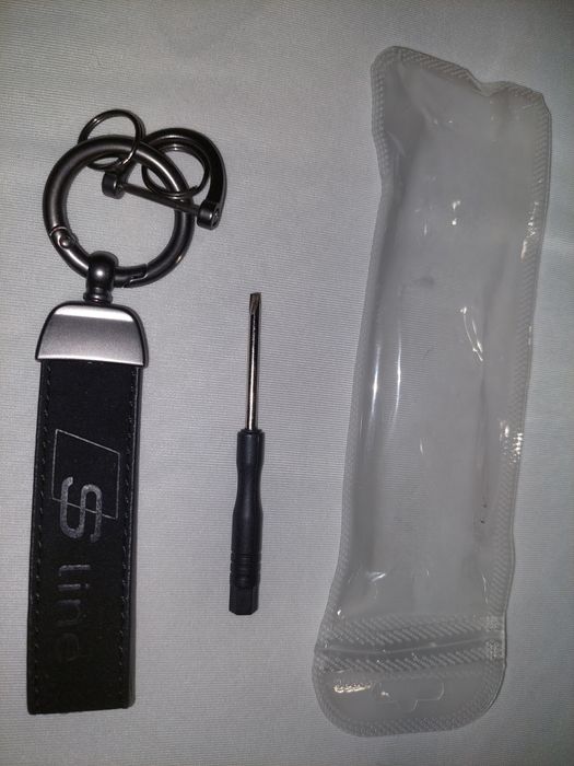 Слънчеви очила, гердани, чантички, ключодържател, домашни обувки