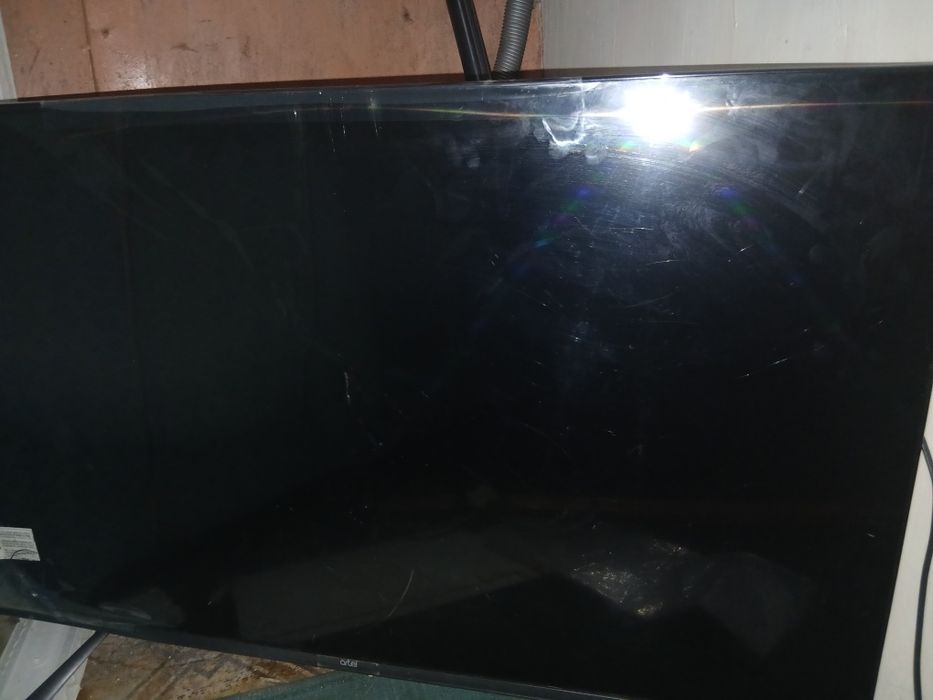 Artel televizor 43 zapchastka (ekrani singan)