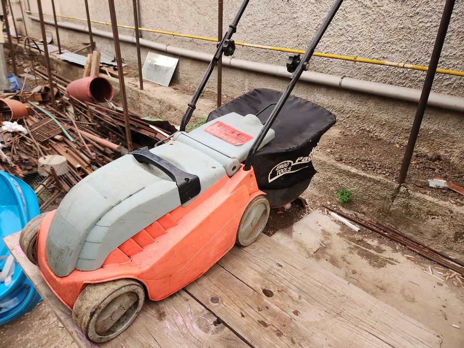 Masina de tuns iarba