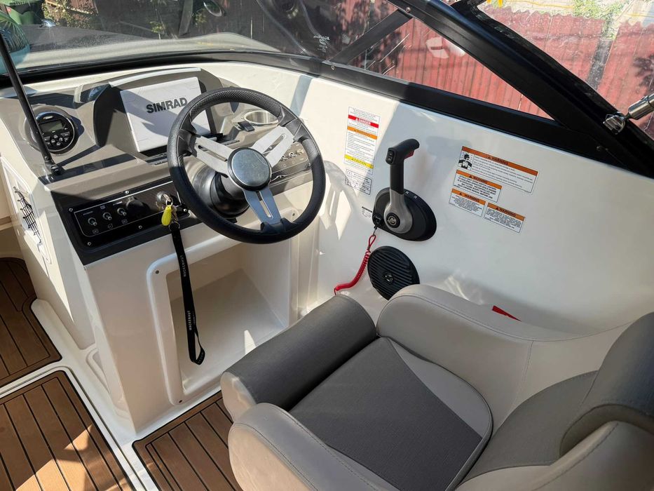 Barca cu peridoc Bayliner VR 4 2018