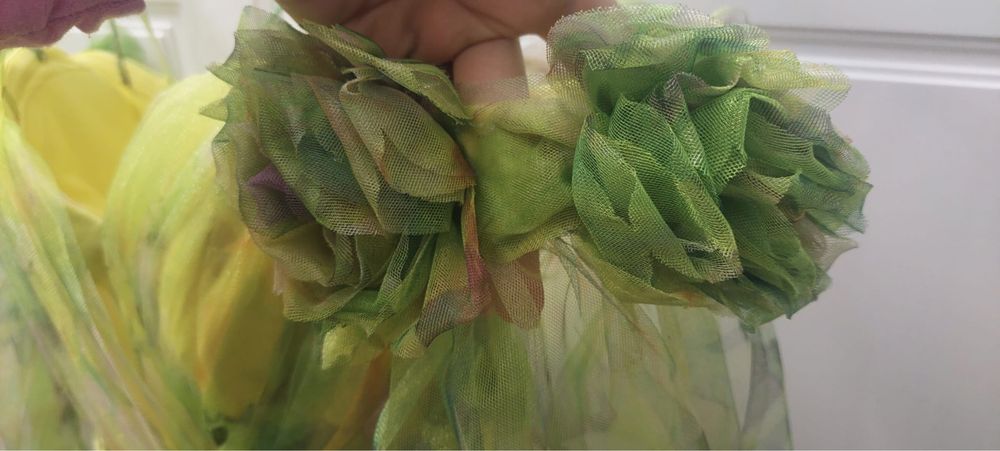 Rochie dama superba cu trandafiri 3D pe umeri